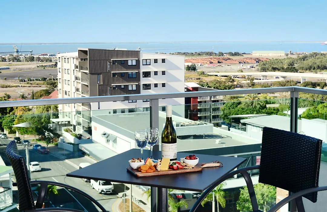 Oaks Gladstone Grand Hotel-1